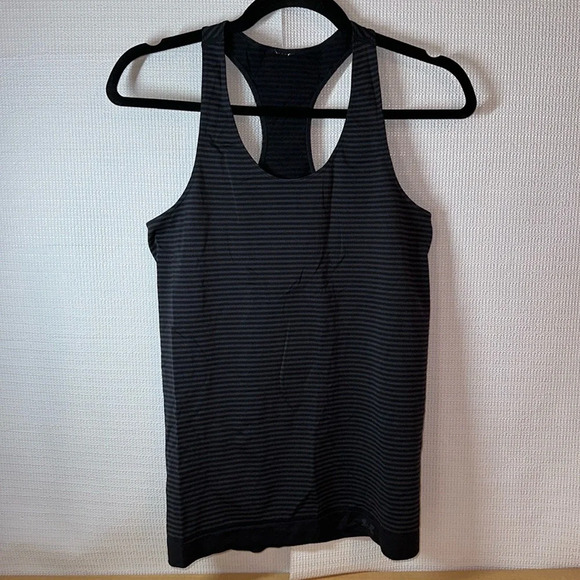 UNDER ARMOUR Womens Small Heat Gear Racer Black & Gray Performance Tank - Picture 1 of 3